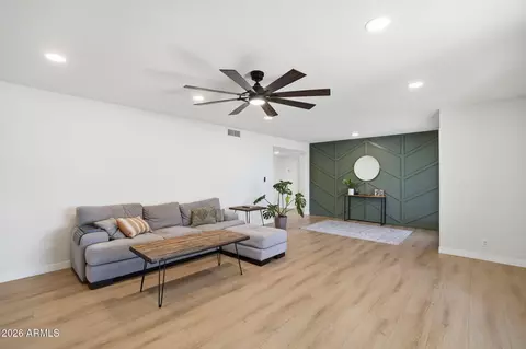 4234 E Winnetka Dr, Phoenix, AZ 85044 photo 9