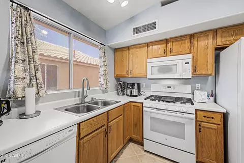 Kitchen - 7138 E Jacob Ave, Mesa, AZ 85209 photo 4 of 4