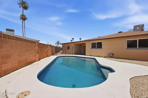 Exterior - 2617 W Lawrence Rd, Phoenix, AZ 85017 photo 6 of 10