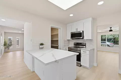 Kitchen - 2617 W Lawrence Rd, Phoenix, AZ 85017 photo 3 of 4