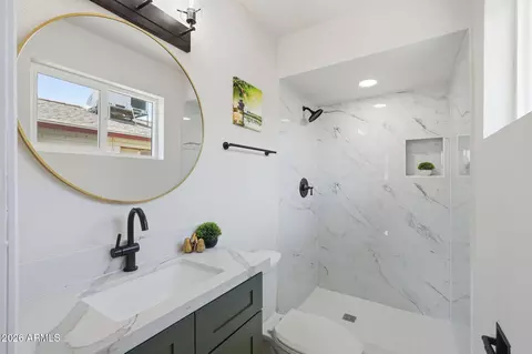 Bath - 2617 W Lawrence Rd, Phoenix, AZ 85017 photo 2 of 2