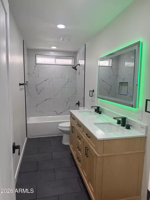 Bath - 2836 E Yucca St, Phoenix, AZ 85028 photo 2 of 4