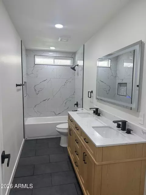 Bath - 2836 E Yucca St, Phoenix, AZ 85028 photo 1 of 4