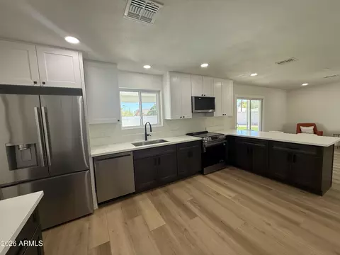 Kitchen - 2836 E Yucca St, Phoenix, AZ 85028 photo 3 of 3
