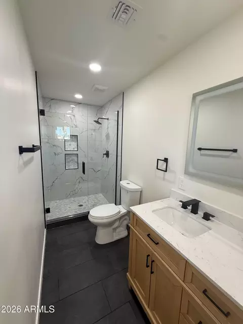Bath - 2836 E Yucca St, Phoenix, AZ 85028 photo 4 of 4