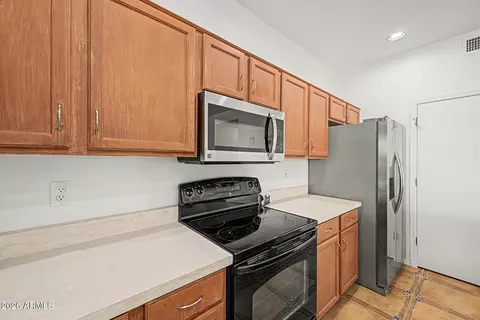 Kitchen - 15843 W Apache St, Goodyear, AZ 85338 photo 4 of 6