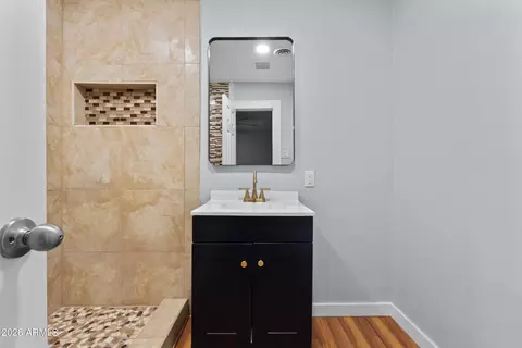 Bath - 4426 N 34th Dr, Phoenix, AZ 85017 photo 2 of 2