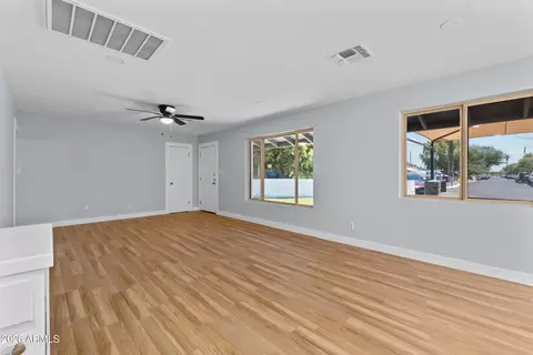 Living - 4426 N 34th Dr, Phoenix, AZ 85017 photo 2 of 3