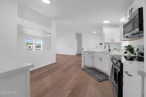 2547 E Tonto Ln, Phoenix, AZ 85050 photo 11