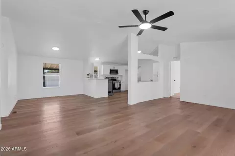 2547 E Tonto Ln, Phoenix, AZ 85050 photo 5