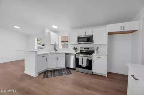 2547 E Tonto Ln, Phoenix, AZ 85050 photo 8