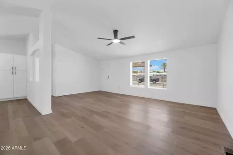 2547 E Tonto Ln, Phoenix, AZ 85050 photo 4
