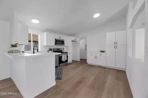 2547 E Tonto Ln, Phoenix, AZ 85050 photo 7