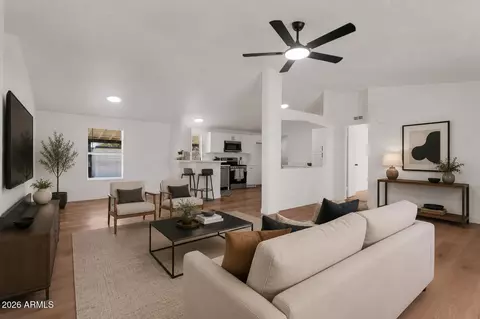 2547 E Tonto Ln, Phoenix, AZ 85050 photo 4