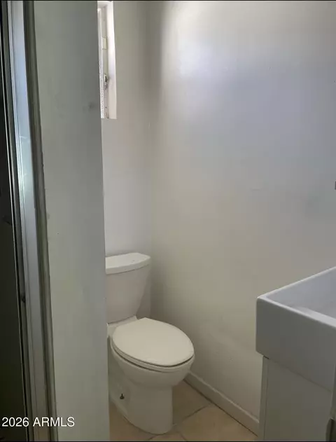 Bath - 2502 Edgemont Ave, Phoenix, AZ 85008 photo 3 of 3