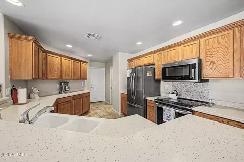Kitchen - 4202 E Broadway Rd #16, Mesa, AZ 85206 photo 3 of 4