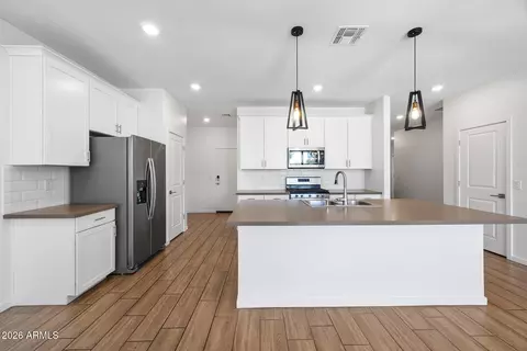 Entry Way - 4121 S 67th Dr, Phoenix, AZ 85043 photo 4 of 10
