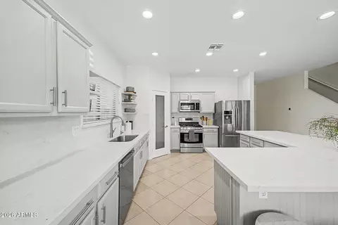 Kitchen - 3709 E Betsy Ln, Gilbert, AZ 85296 photo 4 of 4
