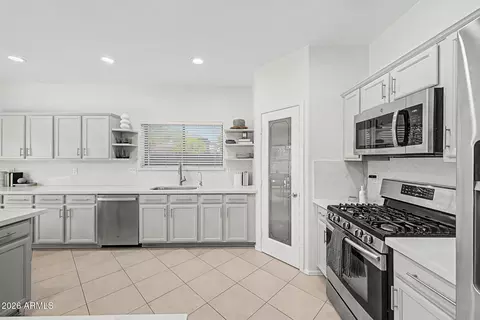 Kitchen - 3709 E Betsy Ln, Gilbert, AZ 85296 photo 2 of 4