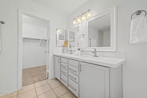 Bath - 3709 E Betsy Ln, Gilbert, AZ 85296 photo 3 of 4