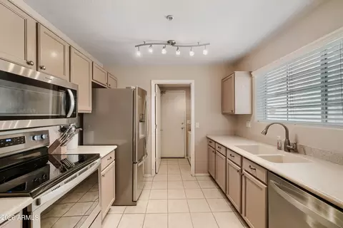 Kitchen - 1633 E Lakeside Dr #120, Gilbert, AZ 85234 photo 2 of 3