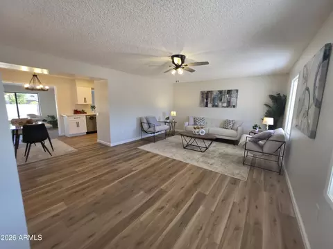 10821 W Amber Trl, Sun City, AZ 85351
