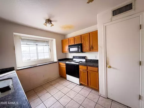 Kitchen - 4622 E Grovers Ave, Phoenix, AZ 85032 photo 1 of 2
