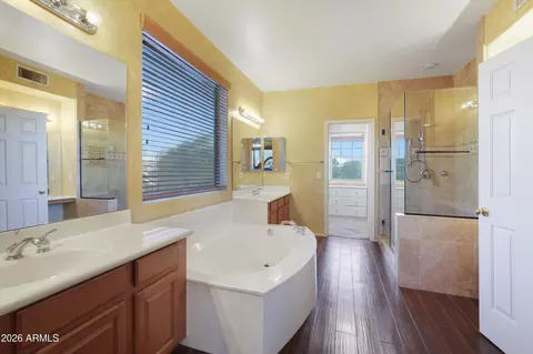 Bath - 4062 E Stable Ct, Gilbert, AZ 85297 photo 2 of 4