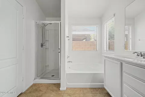 Bath - 4207 E Sandy Way, Gilbert, AZ 85297 photo 2 of 3