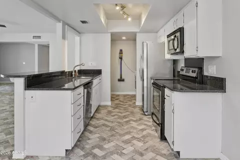 Kitchen - 628 E Boca Raton Rd, Phoenix, AZ 85022 photo 2 of 4