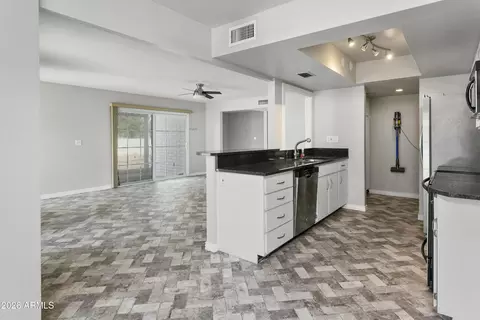 Kitchen - 628 E Boca Raton Rd, Phoenix, AZ 85022 photo 3 of 4