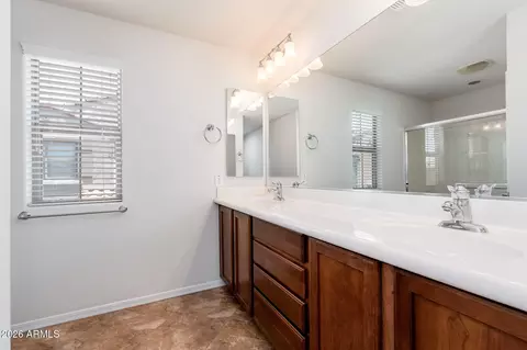 Bath - 3954 E Melinda Dr, Phoenix, AZ 85050 photo 2 of 3