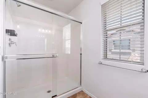 Bath - 3954 E Melinda Dr, Phoenix, AZ 85050 photo 3 of 3