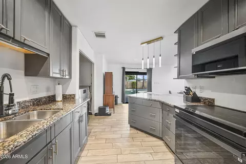 Kitchen - 3915 E Yucca St, Phoenix, AZ 85028 photo 3 of 4