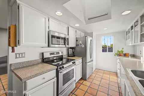Kitchen - 3821 E Wethersfield Rd, Phoenix, AZ 85032 photo 3 of 3