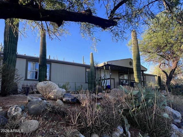 19200 E Saguaro Dr, Black Canyon City, AZ 85324