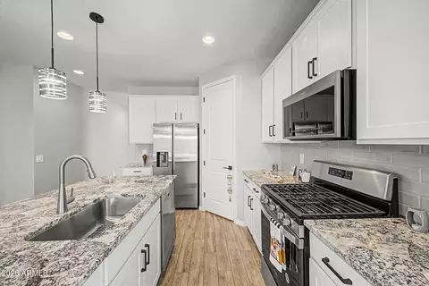 Kitchen - 11247 E Unger Ave, Mesa, AZ 85212 photo 2 of 5