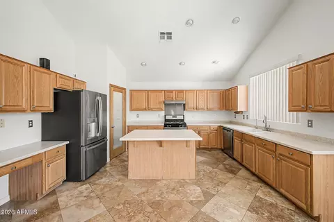 Kitchen - 66 E Julian Dr, Gilbert, AZ 85295 photo 2 of 4