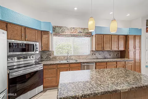 Kitchen - 13029 S 45th Pl, Phoenix, AZ 85044 photo 4 of 5