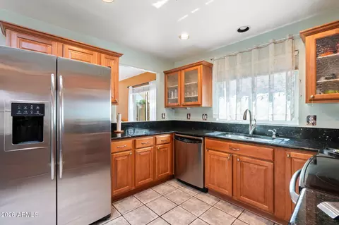 Kitchen - 4349 E Chuckwalla Cyn, Phoenix, AZ 85044 photo 2 of 2