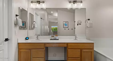 Bath - 4049 E Vista Dr, Phoenix, AZ 85032 photo 2 of 3