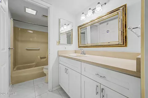 Bath - 3033 E Devonshire Ave #1021, Phoenix, AZ 85016 photo 1 of 1
