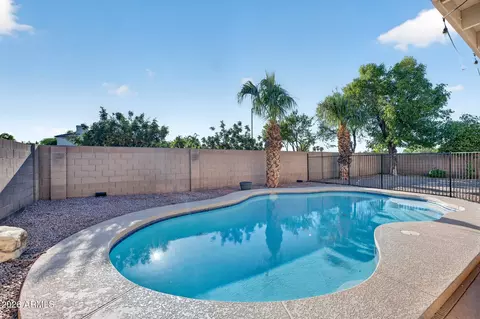 Exterior - 716 S Cardinal St, Gilbert, AZ 85296 photo 7 of 10