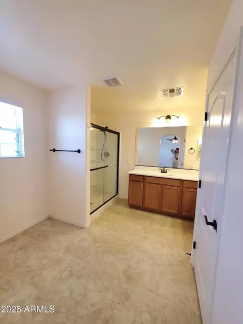 Bath - 3944 E Leslie Dr E, Gilbert, AZ 85296 photo 2 of 6