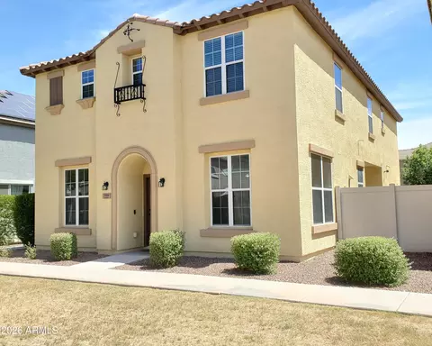 Exterior - 3944 E Leslie Dr E, Gilbert, AZ 85296 photo 2 of 13