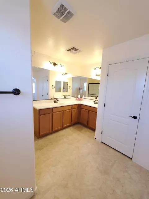 Bath - 3944 E Leslie Dr E, Gilbert, AZ 85296 photo 4 of 6