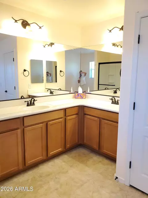 Bath - 3944 E Leslie Dr E, Gilbert, AZ 85296 photo 5 of 6