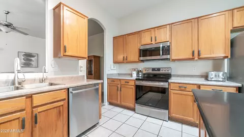 Kitchen - 645 E Stottler Dr, Gilbert, AZ 85296 photo 2 of 3