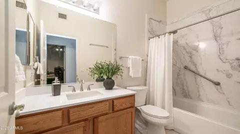 Bath - 645 E Stottler Dr, Gilbert, AZ 85296 photo 1 of 3