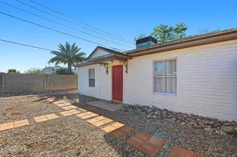 Exterior - 2047 E Virginia Ave, Phoenix, AZ 85006 photo 4 of 8